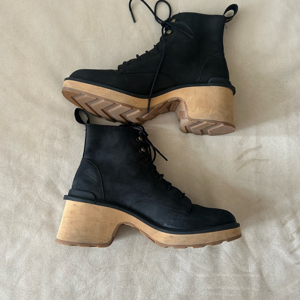 SOREL hi-line Black Lace-Up Platform Ankle Boots - Picture 2 of 4